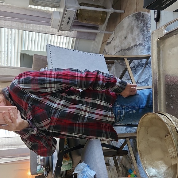 Infamous button up - Picture 3 of 8